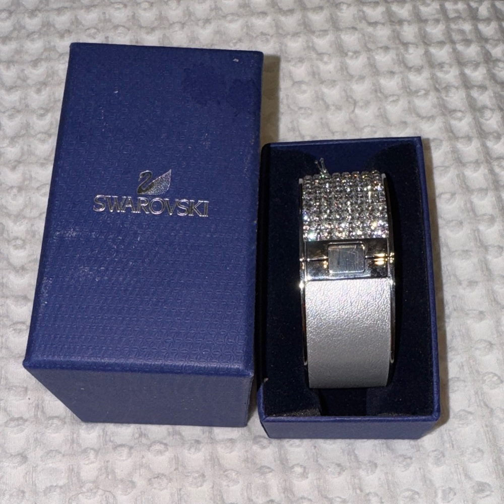 Swarovski Silver and Crystal Sparkle Bracelet authentic - Picture 7 of 11